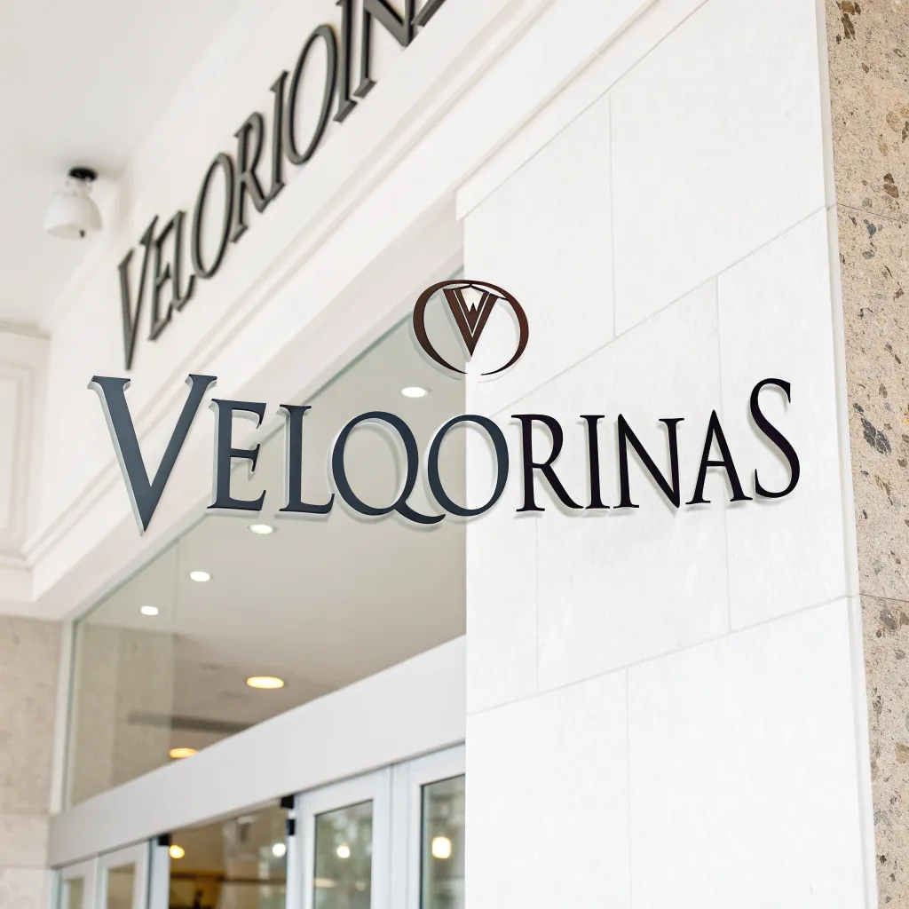 VELQORINAS Logo